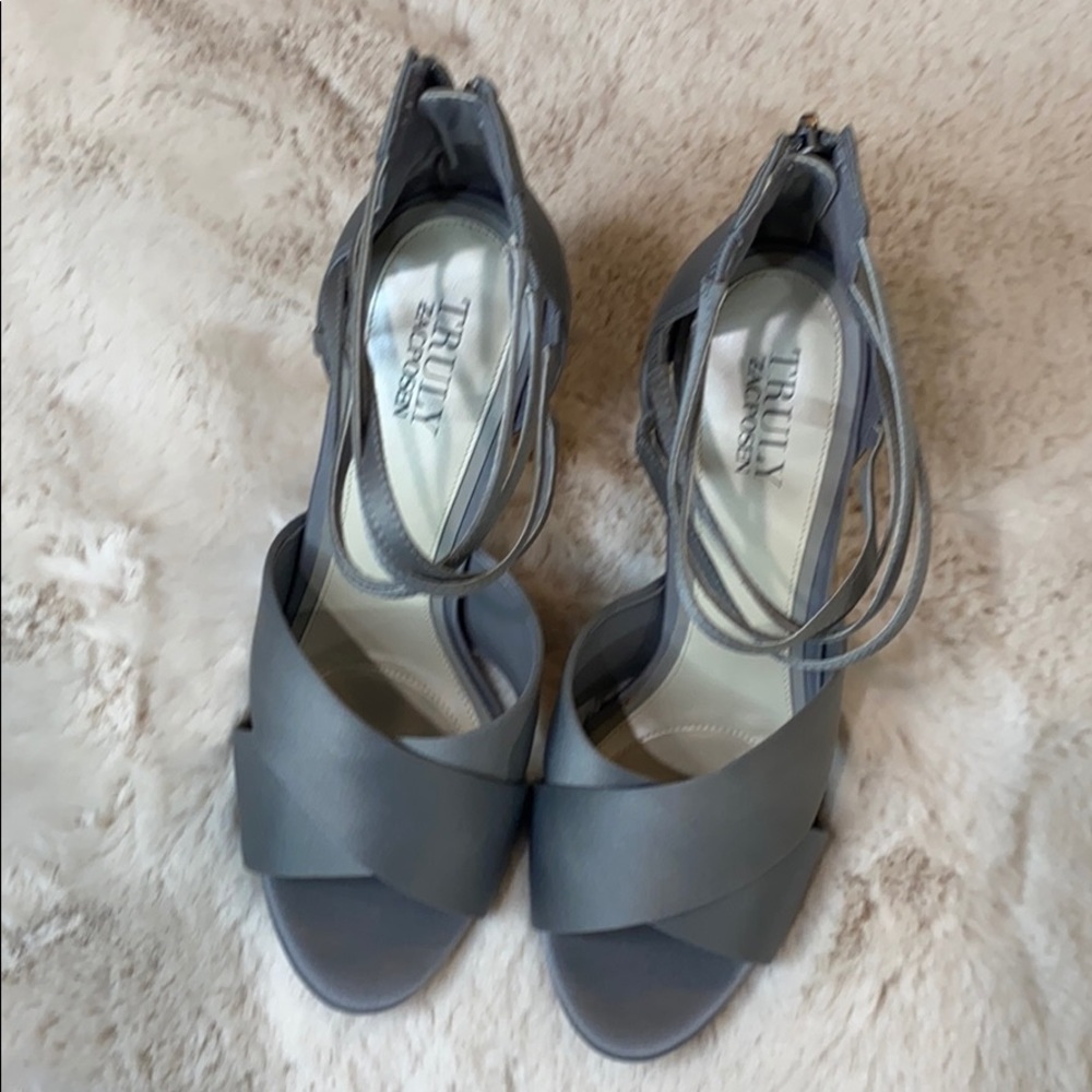 TRULY ZAC POSEN Criss Cross High Heel Sandal 7.5
